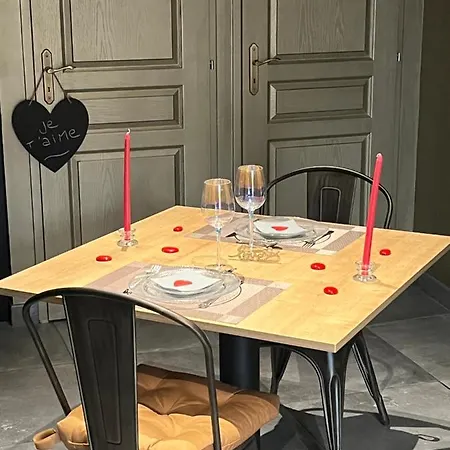 Apartment Romantique Avec Ambiance Cocooning Saint-Genet-Lerpt